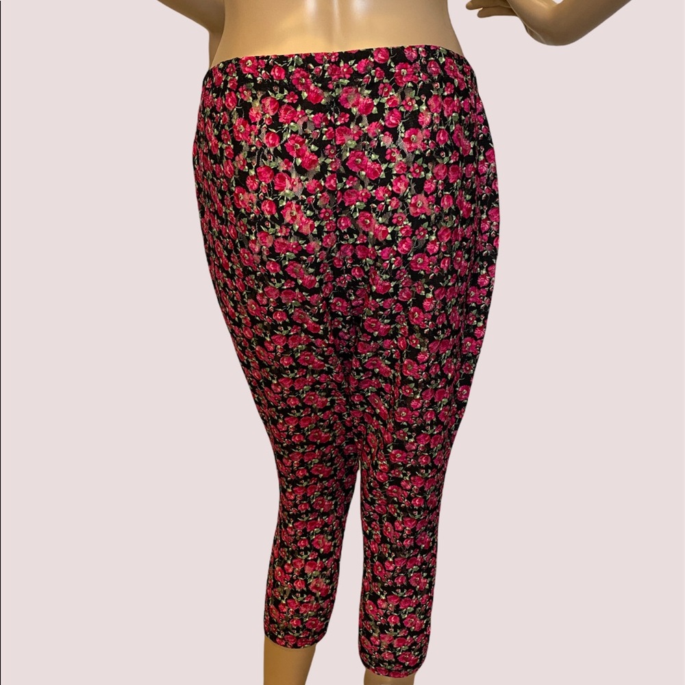 Torrid Black/Pink Floral Lace Capri Crop Leggings Pants Size 1 (1X - 14/16) VGC - Picture 4 of 5